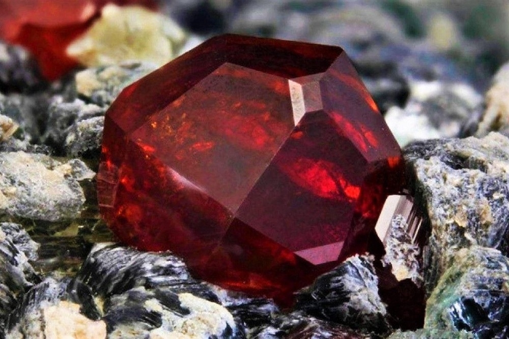 Đá quý đắt nhất thế giới: Painite